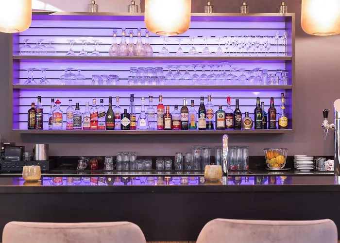 Leonardo Westbahnhof 4* Viena