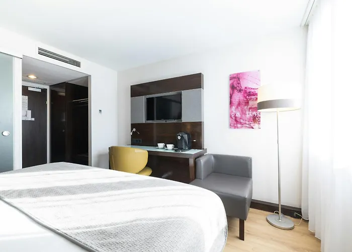 Leonardo Westbahnhof Hotel Wien