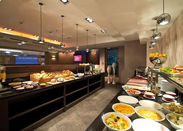 Leonardo Westbahnhof 4* Wien