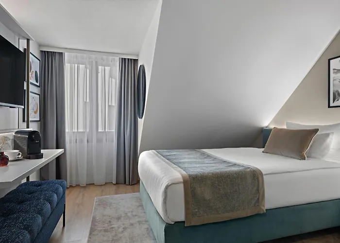 Leonardo Westbahnhof 4*