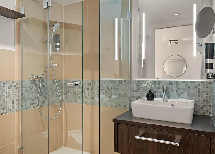 Leonardo Westbahnhof 4*